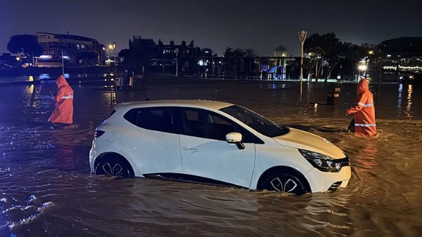 Sel Ve Hortum Felaketi! Dereler Taştı...